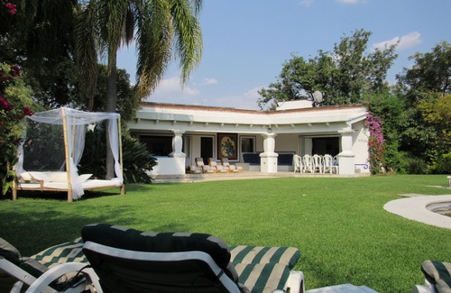 Cocoyoc House | 5,000 Meter Pool, Jacuzzi, And Large Garden Mexican 5,000-Meter Villa