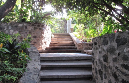 Cocoyoc House | 5,000 Meter Pool, Jacuzzi, And Large Garden Mexican 5,000-Meter Villa