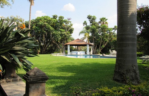 Cocoyoc House | 5,000 Meter Pool, Jacuzzi, And Large Garden Mexican 5,000-Meter Villa