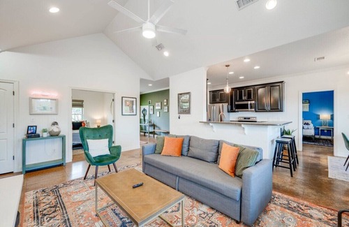 Dripping Springs House | 5/2, Secluded POOL, amazing views & decks