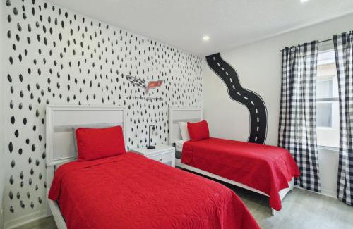 Sunset Ridge House | 5-3 Pool Home Located In Sunset Ridge Community!