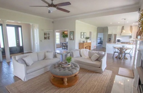 College Grove House | 5 Acre 3 Bedroom Farmhouse Next Door to Troubadour