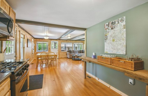 Brantingham Cabin | 5-Acre Brantingham Property w/Porch & Grill!