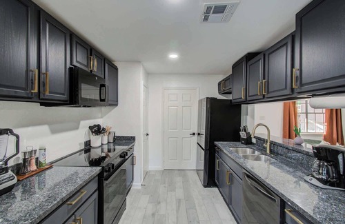 Southbelt/Ellington House | 5-BD,2-BA Tranquil Retreat ft Jacuzzi & Playground