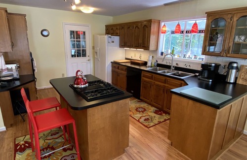 Henrico House | 5 Bdr/4 Bath on quiet inlet with huge screened in porch