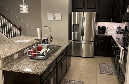 Interchange Square House | 5 Bdr, 7miles-Beach 50 min to Disney 2 Master’s 1 on 1st Fl HEATED POOL GAMEROOM
