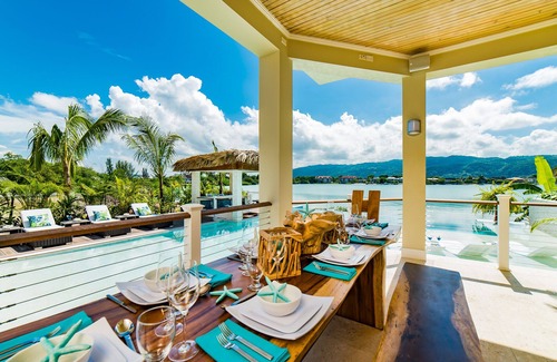 Montego Bay Villa | 5 BDR LUX MODERN BEACHFRONT VILLA PRIVATE INFINITY POOL & OCEAN VIEWS STAFF