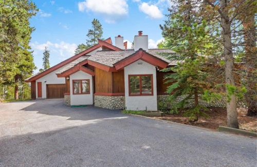 Warrior's Mark West House | 5 BDR Spacious Retreat Peaceful and Serene Views