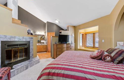 Warrior's Mark West House | 5 BDR Spacious Retreat Peaceful and Serene Views