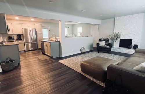 South Central Omaha House | 5 Bed 2 Bath Family + Corporate NEWLY Renovated
