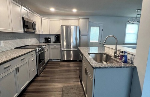 South Central Omaha House | 5 Bed 2 Bath Family + Corporate NEWLY Renovated