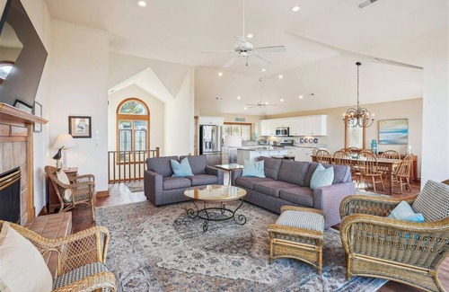 Monteray Shores House | 5 Bed, 3.2 Bath dog friendly soundfront home with hot tub