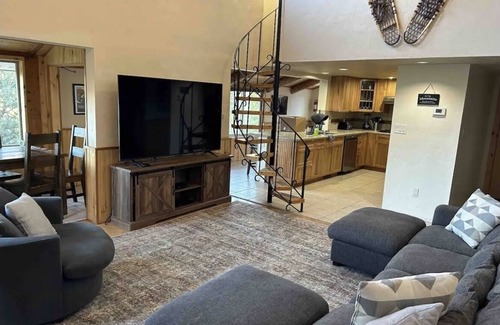 Durango Cabin | 5 Bed/3 Bath near Purgatory, Hot Springs & Downtown Durango
