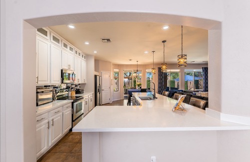 Alta Vista Estates House | 5 Bed| 3 Full bath home w/rec room, private pool & hot tub!