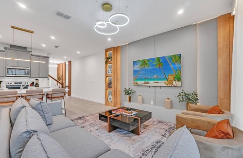 Bay Lake House | 5 BED | 4.5 BATH Townhouse w/POOL Solara Resort 2307Distant