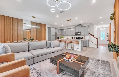 Bay Lake House | 5 BED | 4.5 BATH Townhouse w/POOL Solara Resort 2307Distant