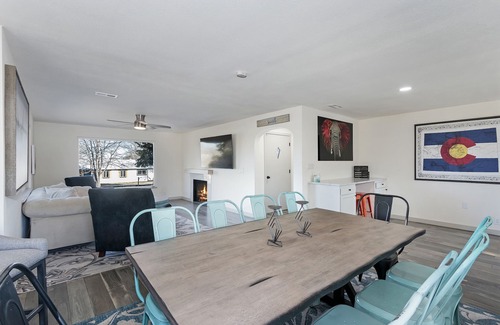 Applewood Villages House | 5 Bed Home on Awesome Park - Food and Starbucks close by!