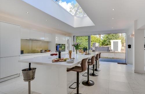 Durham House | 5 Bed in Durham 94028