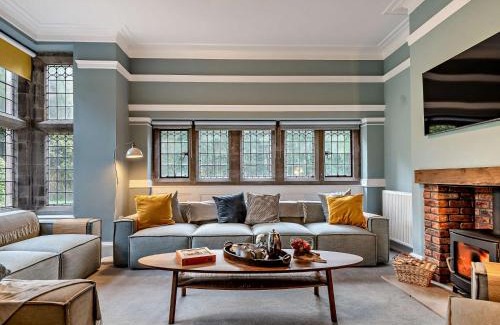 Monmouth House | 5 Bed in Monmouth 94050
