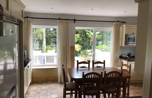Urbanizacion Marbessa Villa | 5-bed villa SUPERlocation: beach, restaurants, harbour, all walking distance!