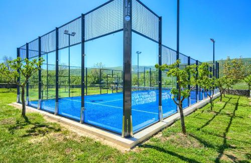 Ruzic Villa | 5-Bed Villa with Pool, Jacuzzi & Padel Court