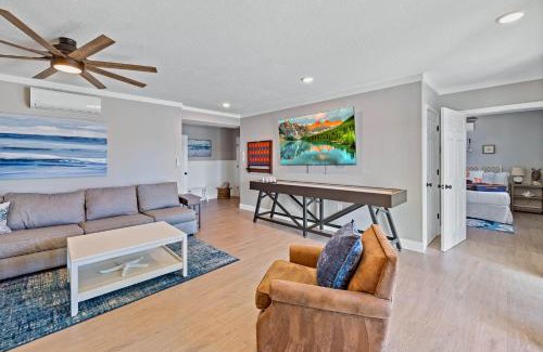 Spring Hill House | 5 Bed3bath waterfront pool home with full gym, office, and heated pool!