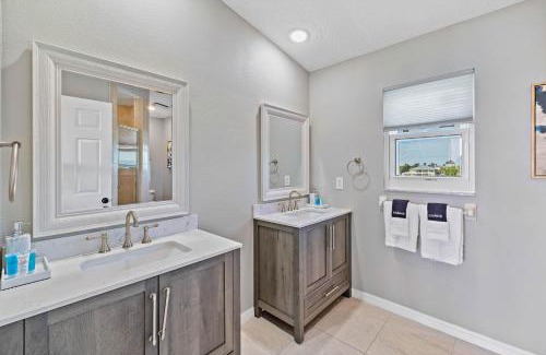 Spring Hill House | 5 Bed3bath waterfront pool home with full gym, office, and heated pool!