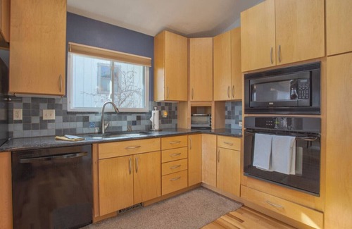 Keewayden House | 5 bedroom, 3 bath ~ Sleeps 12, Great for Families
