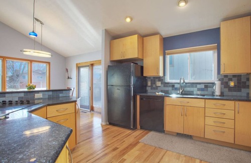 Keewayden House | 5 bedroom, 3 bath ~ Sleeps 12, Great for Families