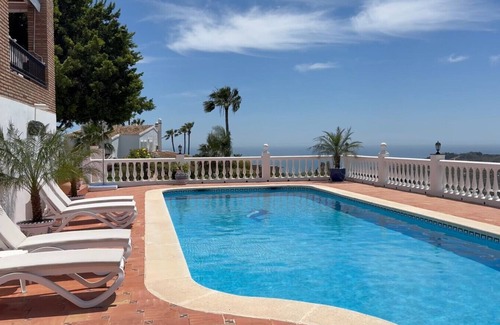 Frigiliana House | 5 Bedroom 3 en-suite hot tub & 17m pool