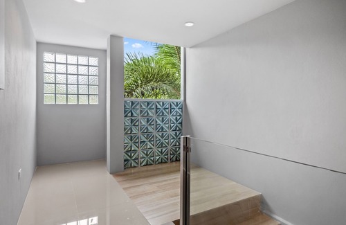 Kathu House | 5 bedroom, 5 bathroom villa, sleeps 14 people, 7 kms to Patong beach
