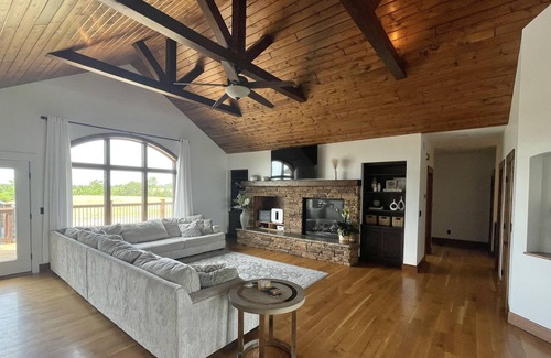 Emporia House | 5 Bedroom, 6 Bathroom Custom Home with Private Pool, Pool House, Chef's Kitchen
