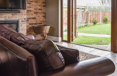 Oakenholt Cottage | 5 bedroom accommodation in Oakenholt, near Flintshire
