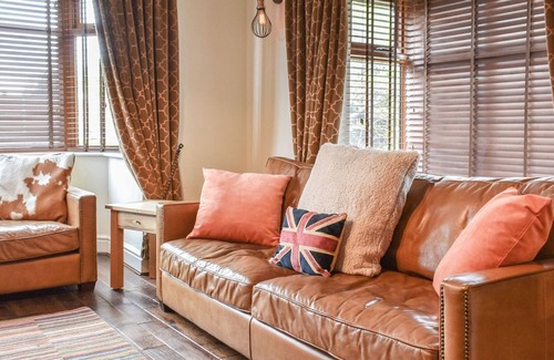 Oakenholt Cottage | 5 bedroom accommodation in Oakenholt, near Flintshire