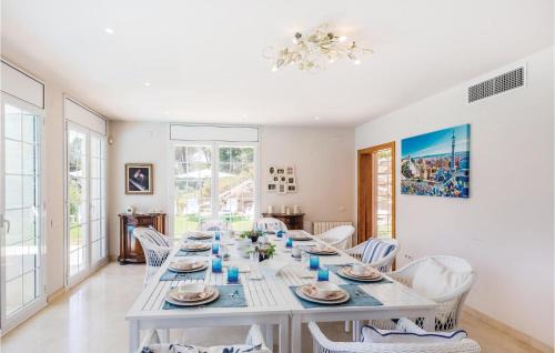 Cabrils House | 5 Bedroom Amazing Home In Cabrils