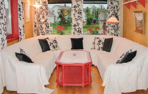 Farsund House | 5 Bedroom Awesome Home In Borhaug