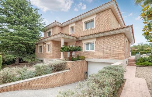 Reus House | 5 Bedroom Awesome Home In Reus