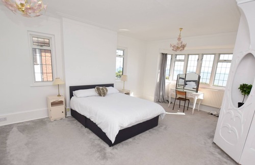 Westcliff-on-Sea House | 5 Bedroom Beach Front House