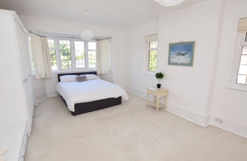 Westcliff-on-Sea House | 5 Bedroom Beach Front House