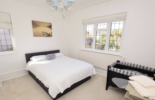 Westcliff-on-Sea House | 5 Bedroom Beach Front House