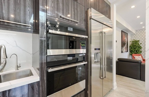 Bolton House | 5-Bedroom Beauty: Your Next Memorable Retreat!