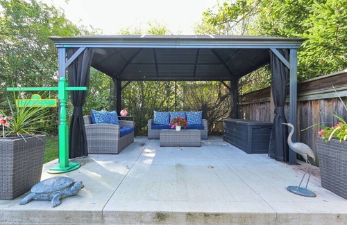 Bolton House | 5-Bedroom Beauty: Your Next Memorable Retreat!