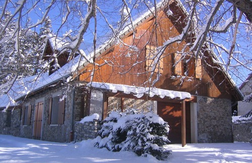 Chabottes Ski Chalet | 5 bedroom chalet in a natural setting in Chabottes, Ecrins National Park