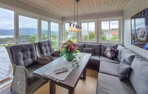 Sveio House | 5 Bedroom Cozy Home In Valevåg