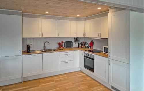 Sveio House | 5 Bedroom Cozy Home In Valevåg