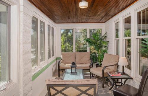 Stevens Point House | 5 Bedroom Family Home - UWSP Walkable