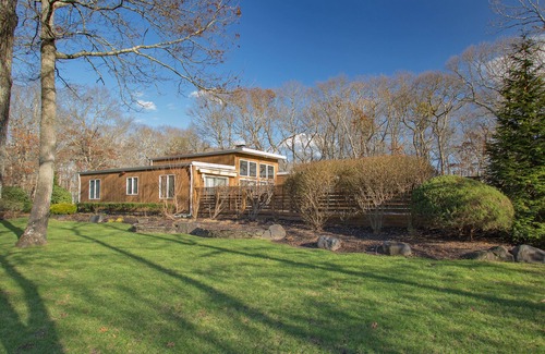 Westhampton House | 5 Bedroom Hamptons Retreat on a Quiet Cul-De-Sac.