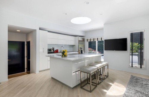 Wainscott House | 5 Bedroom Hamptons Beach House w/heated pool