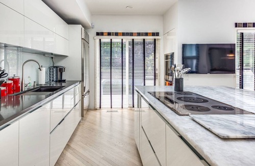Wainscott House | 5 Bedroom Hamptons Beach House w/heated pool