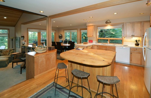 Black Butte Ranch House | 5 bedroom home, 2 King Beds-true Black Butte Ranch Feel